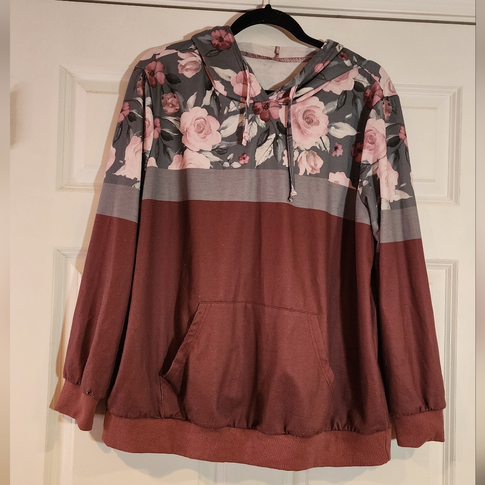Emery Rose Floral Hoodie with Pink and Gray Accents 0XL has some pilling